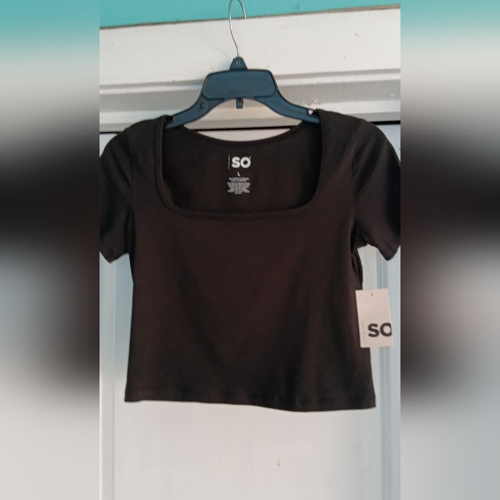 NWT by SO. Black Crop Tee